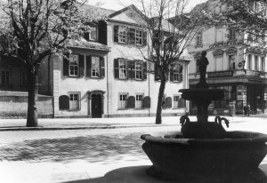 Schillerhaus mit Gänsemännchenbrunnen