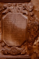 Altenburger Kirche St. Viti - Grabstein an der Außenwand (1983)