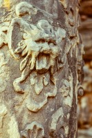 Peter und Pauls Kloster - Klosterhof - Säule - lachende Maske (1975)