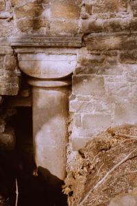 Neumarktkirche St. Thomae - Säule Friedhofseite (1986)