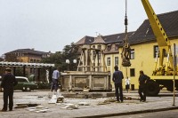westliche Burgstraße Brunnenfigur schwebt (1981) westliche Burgstraße Brunnenfigur schwebt (1981)