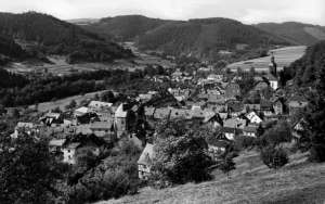 Deutschland-Leutenberg-Leutenberg-Blick-von-der-Ernst-Pabst-Hoehe-1957-J091-B