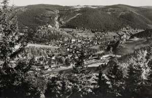 Deutschland-Leutenberg-in-Thueringen-Blick-von-der-Schwarzenshoehe-D057-B