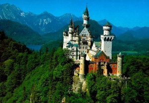 Könisschloss Neuschwanstein mit Alpsee