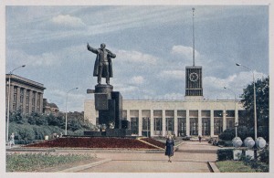 Lenin - Denkmal vor dem Finnischen Bahnhof Lenin - Denkmal vor dem Finnischen Bahnhof